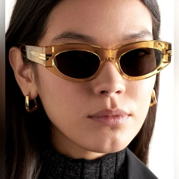 BOTTEGA VENETA summer cat eyes Sunglasses color yellow gold Knot Cat Eye Sunglasses in Gold/green | Bottega Veneta US main image 3